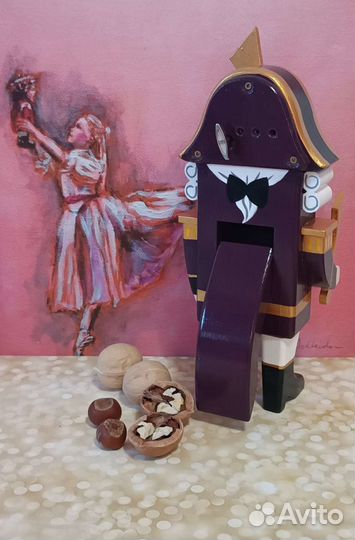 Щелкунчик 27 см Орехокол Пурпурный