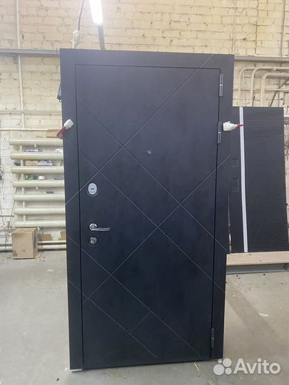 Монтажник (металлические двери)