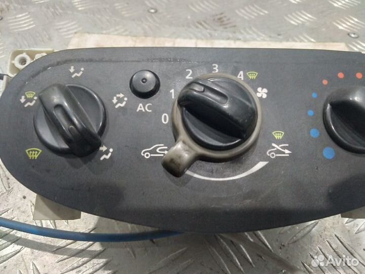 Блок управления отопителем AC+ Renault Logan 1