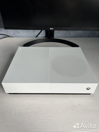 Xbox One S all Digital Без геймпада