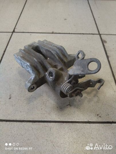 Суппорт тормозной задний правый Volkswagen Jetta 6