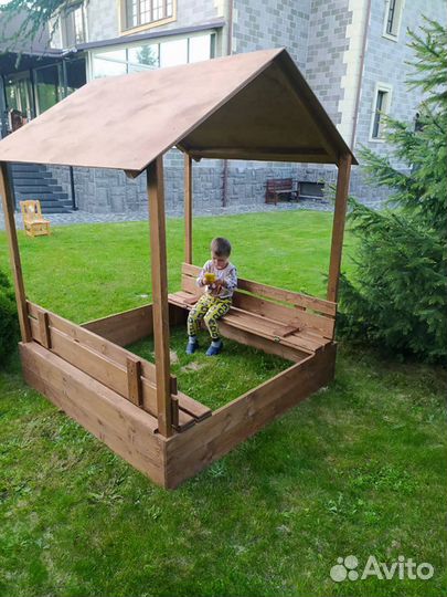 Песочница с крышей