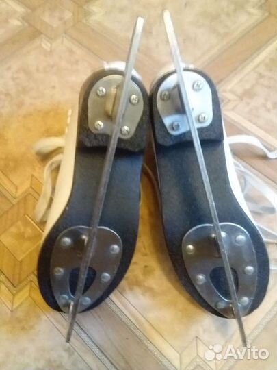 Коньки фигурные 32 р