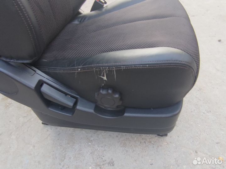 Сиденья elgrand e51