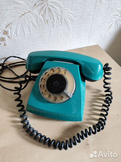 Старинный телефон СССР ретро