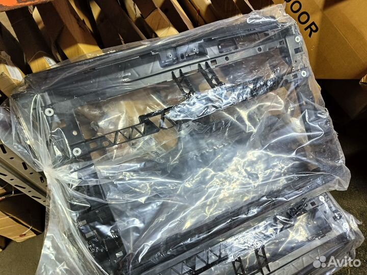 Телевиpор на VW Polo 2011-2020 Рамка радиатора