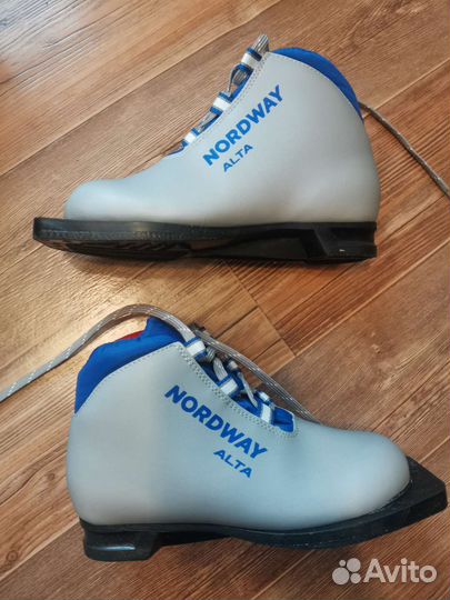 Лыжные ботинки