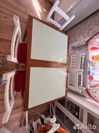 Стол и стулья