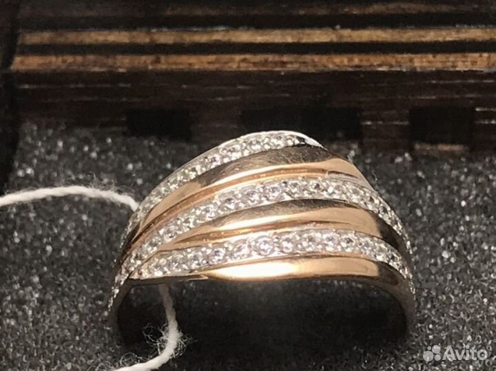 Золотое кольцо 585 пробы, массой 2,4 грамма (р17)