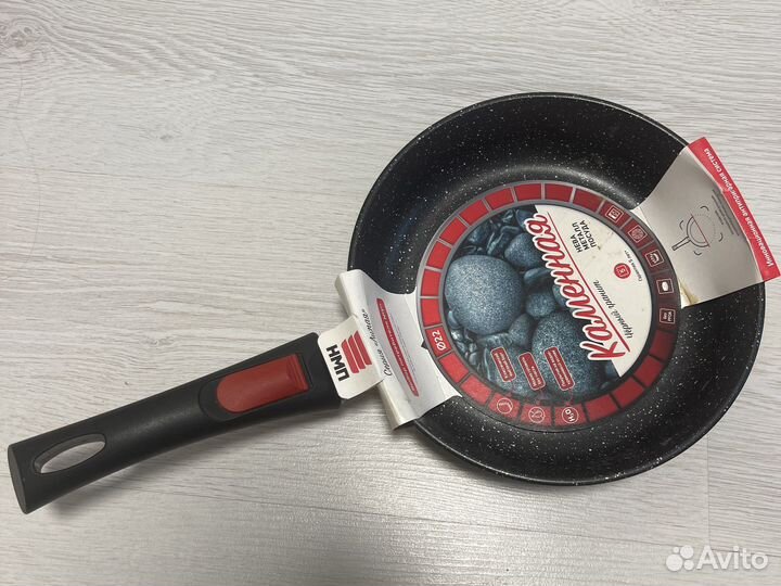 Сковорода литая с антипригарным покрытием 22 см