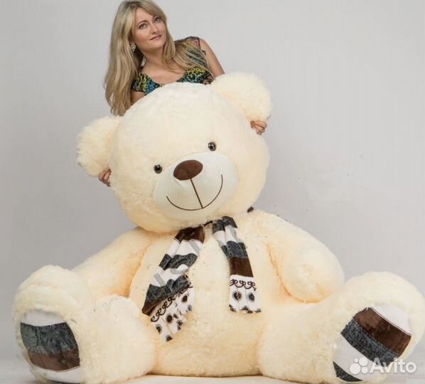 Плюшевый медведь белый