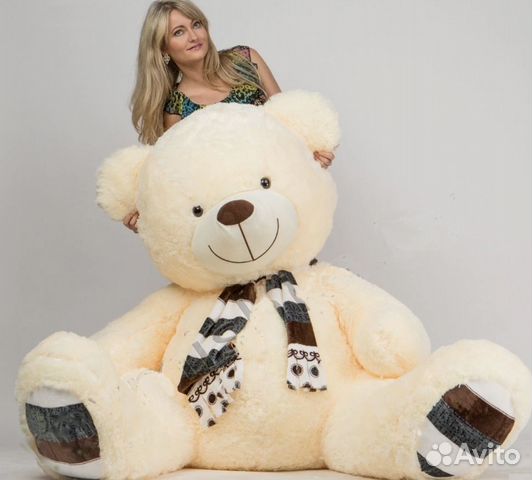 Плюшевый медведь белый