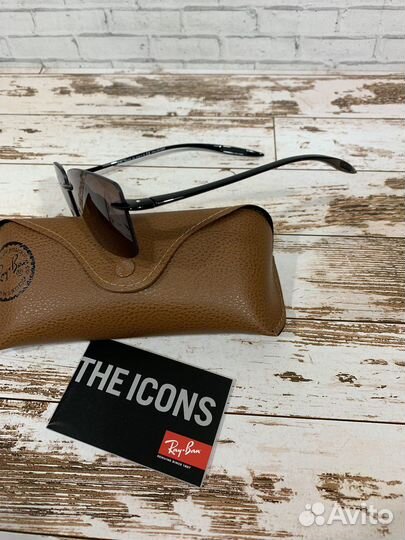 Солнцезащитные очки Ray Ban