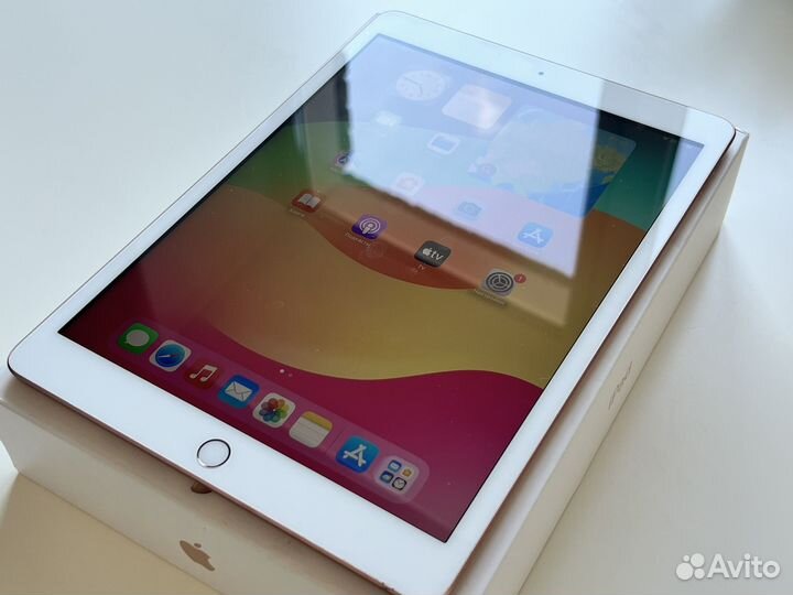 iPad 8 поколения 2020 32GB Wi-Fi Gold акб 100