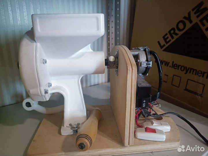 Мельница для зерна бу