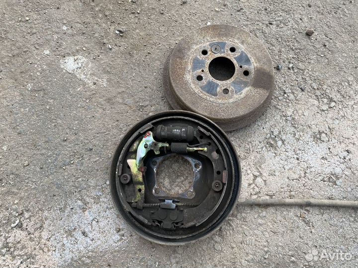 Тормозной механизм задний правый Toyota RAV4 XA20