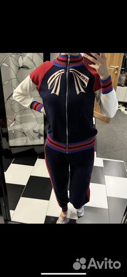 Костюм спортивный