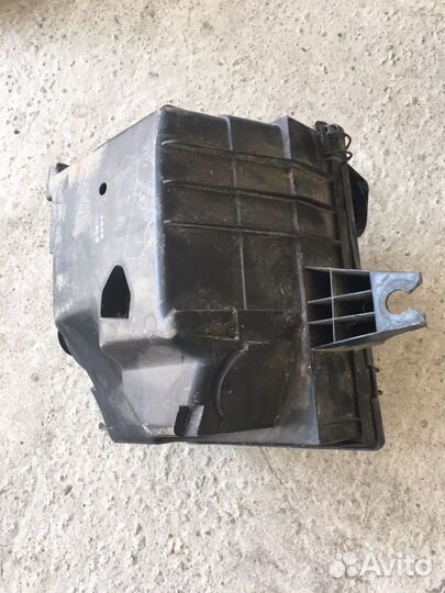 Корпус воздушного фильтра VW Transporter T4 (3712)