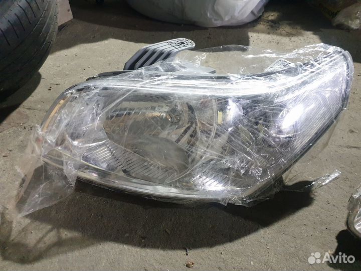 Фара левая Chevrolet Aveo (T250)