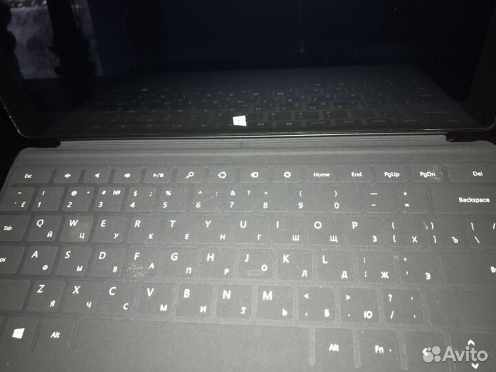 Планшетный компьютер Surface with Windows RT Touch