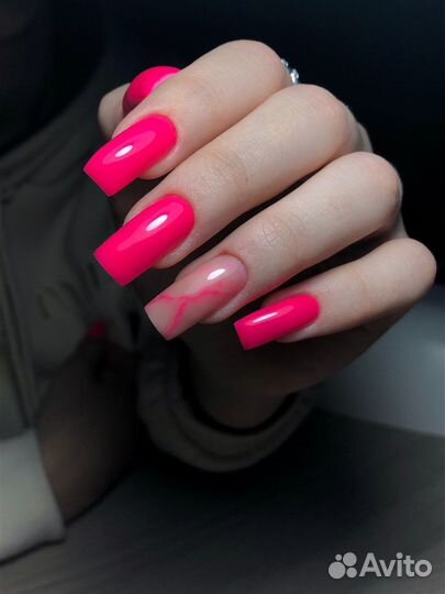 Маникюр в салоне