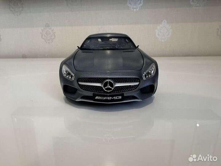 Коллекционная машинка Mercedes Benz AMG GTs