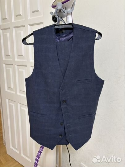 Класисический деловой костюм тройка