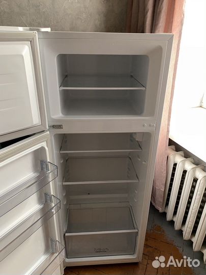 Холодильник бу UPO финский