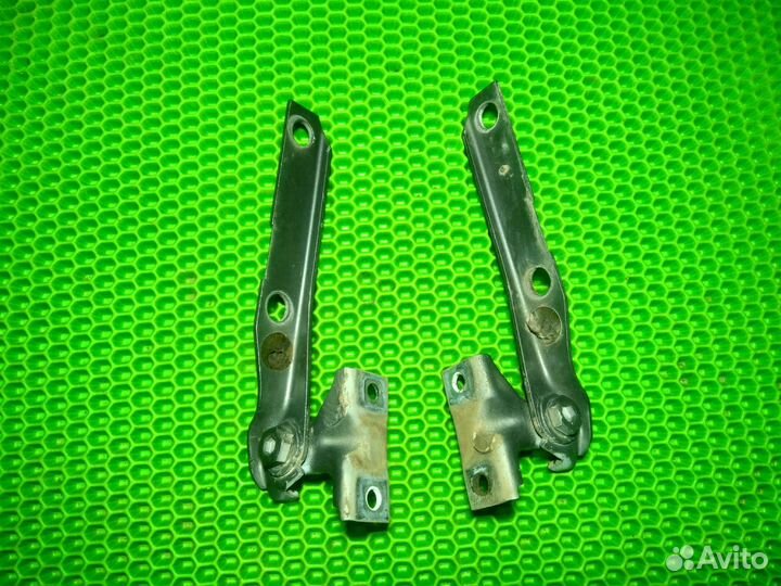 Петля капота правая Audi 80 b3