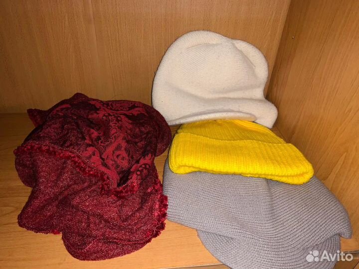 Шапки 3 шт и шарф всё вместе