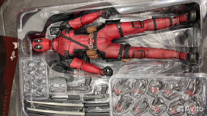 Deadpool от Hot Toys