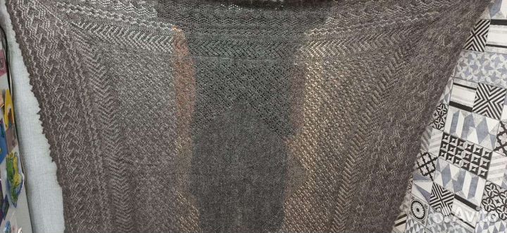 Продаётся платок ручной вязки 150*150