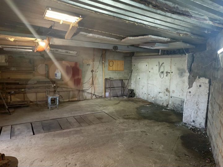 Гараж, > 30 м²