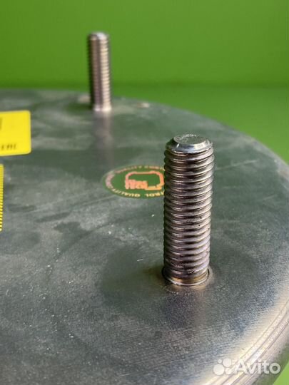 810 пневмоподушка без стакана 4шп.M12. 1отв.штуц.M