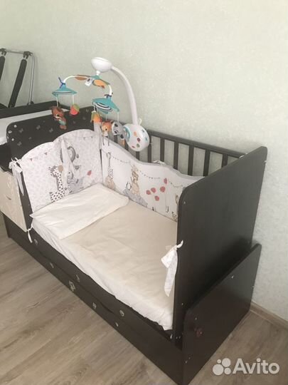 Детская кроватка с пеленальным столиком