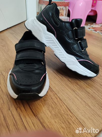 Кроссовки р. 33