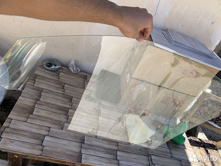 Стекло переднее правое (посажирское)