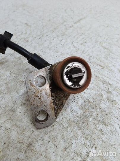 Датчик ABS передний