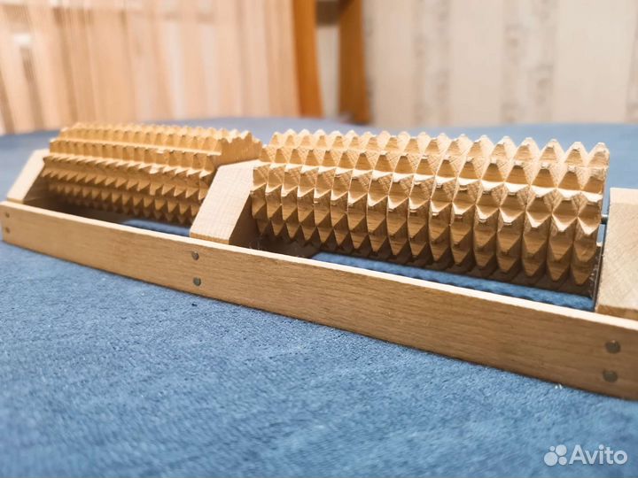 Деревянный массажёр стоп роликовый