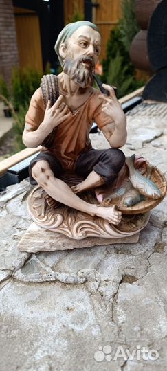 Фарфоровая статуэтка Рыбак Италия