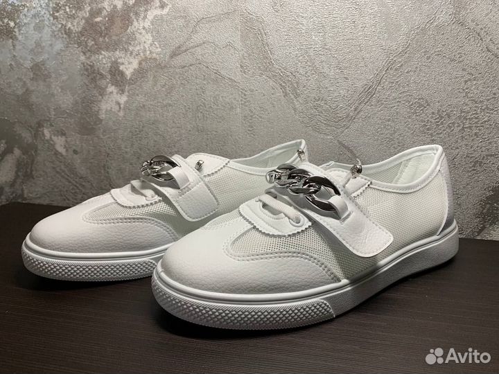 Лоферы белые в сетку