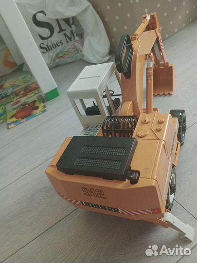 Экскаватор Bruder колёсный Liebherr 39 см