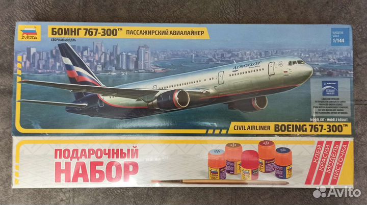 Сборная модель самолёта Боинг 767-300