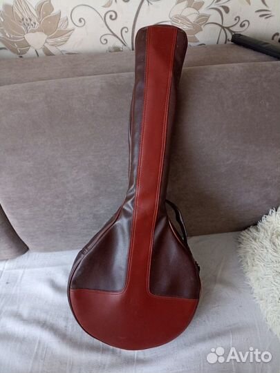 Домра в чехле