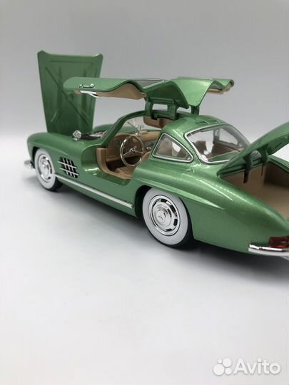 Модель автомобиля Mercedes- Benz 300 SL 1:24