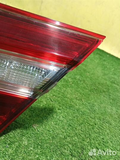 Фонарь задний внутренний правый Toyota Camry V70