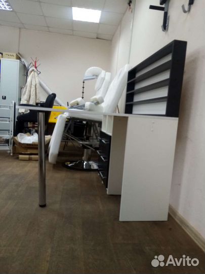 Маникюрный стол складной