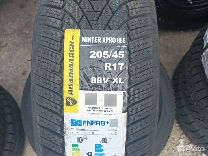 Roadmarch Winter XPro 888 205/45 R17 88V