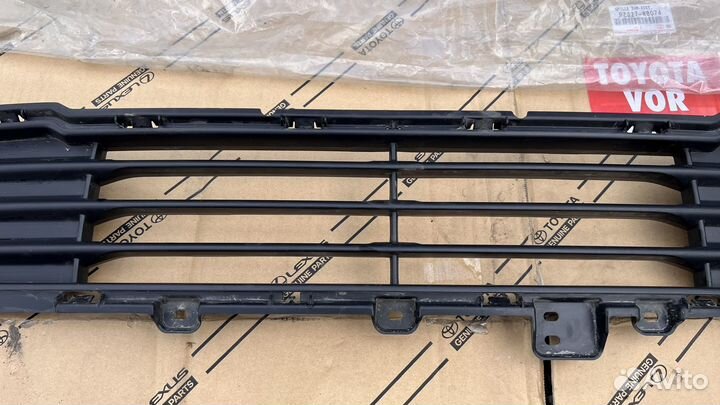 Решетка бампера Mitsubishi Outlander 3 6402A233 GF