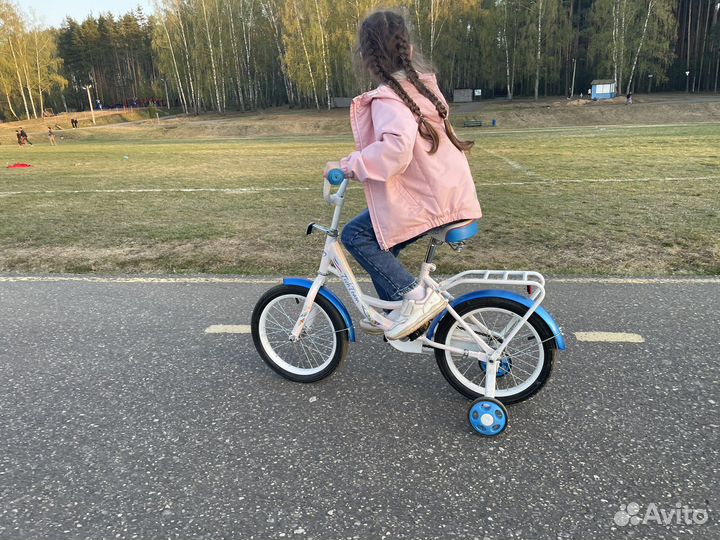 Детский велосипед 16r с дополнительными колесами